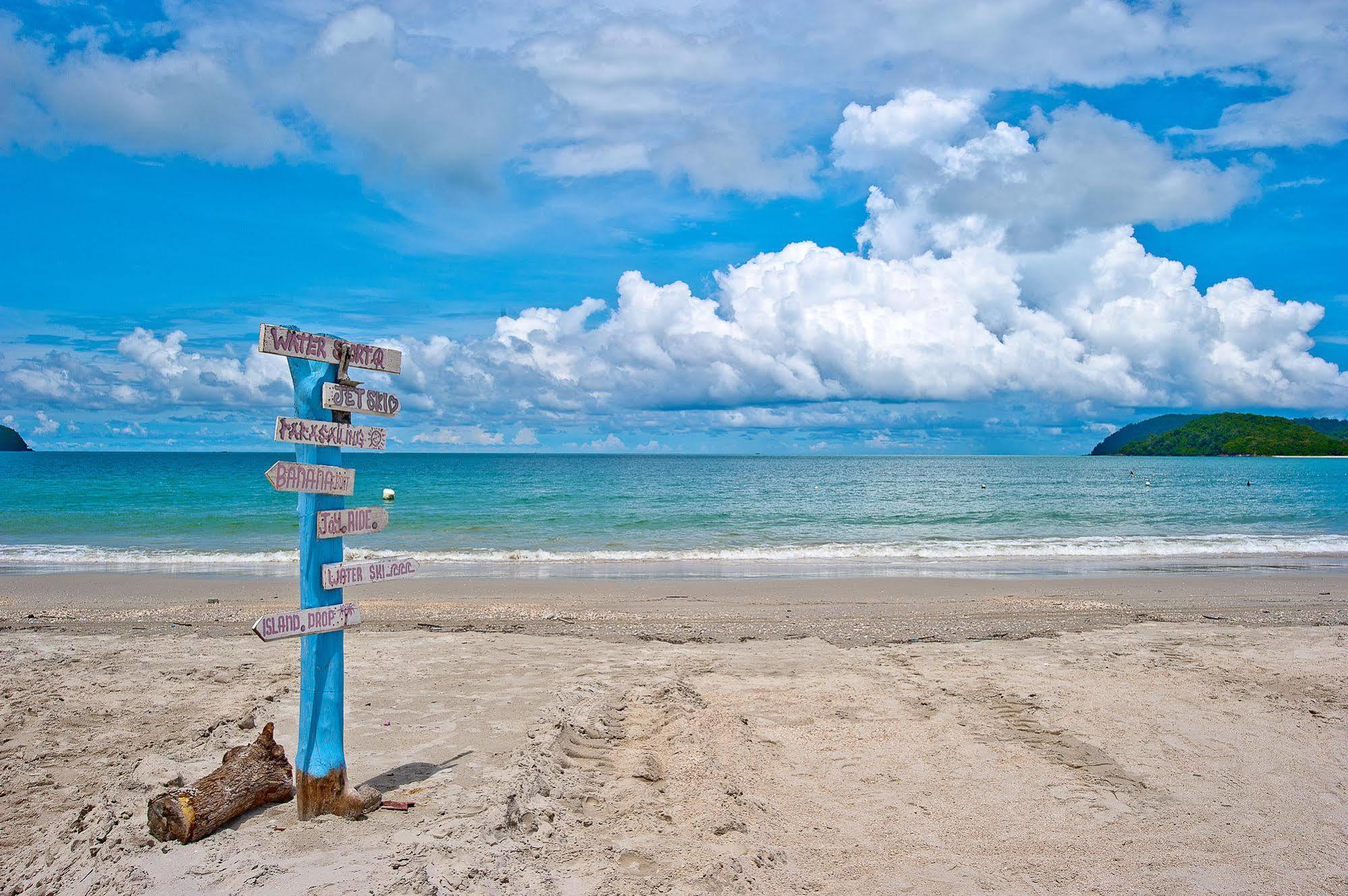 Langgura Baron Resort Pantai Cenang  Exterior foto